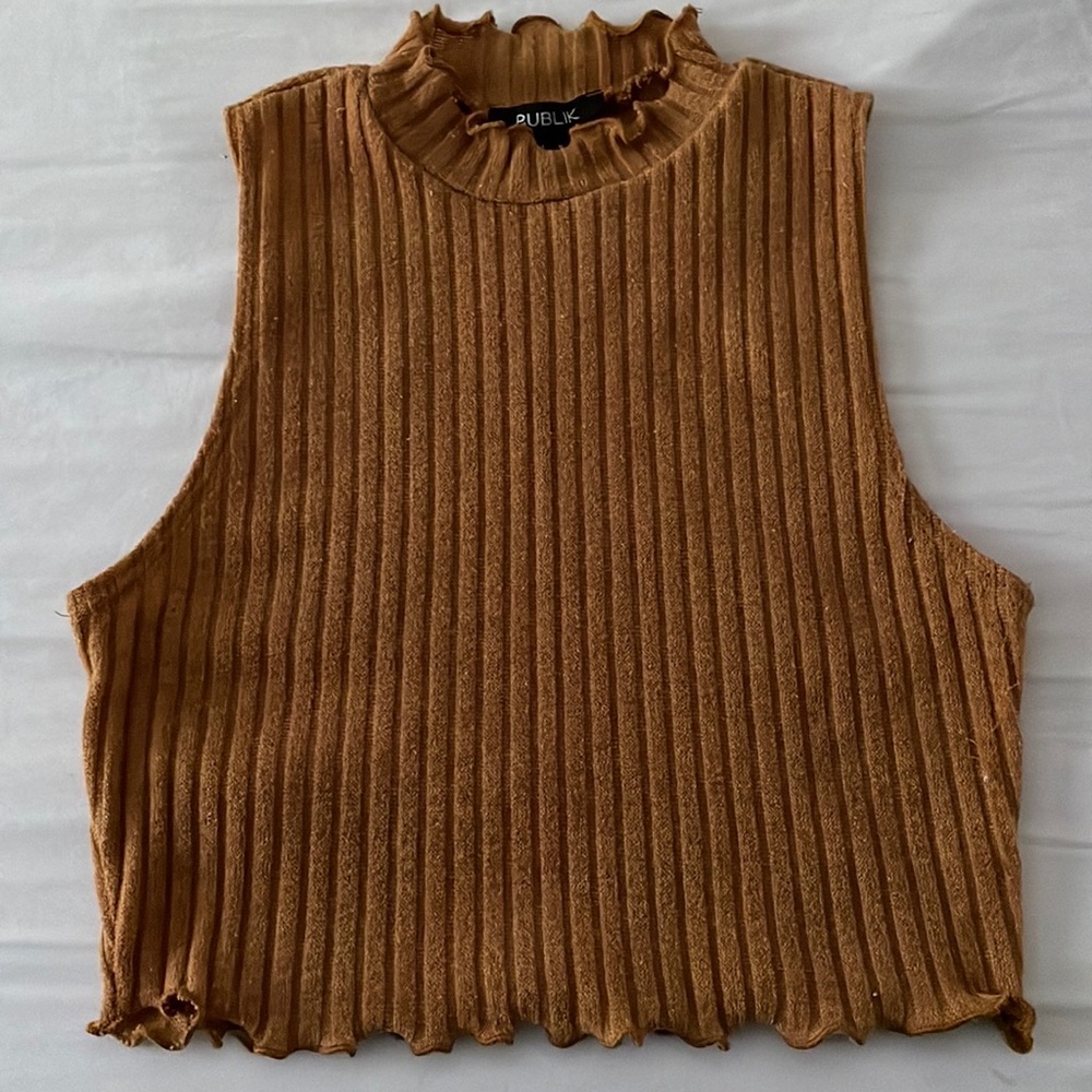 Gold high neck cropped tank top medium size